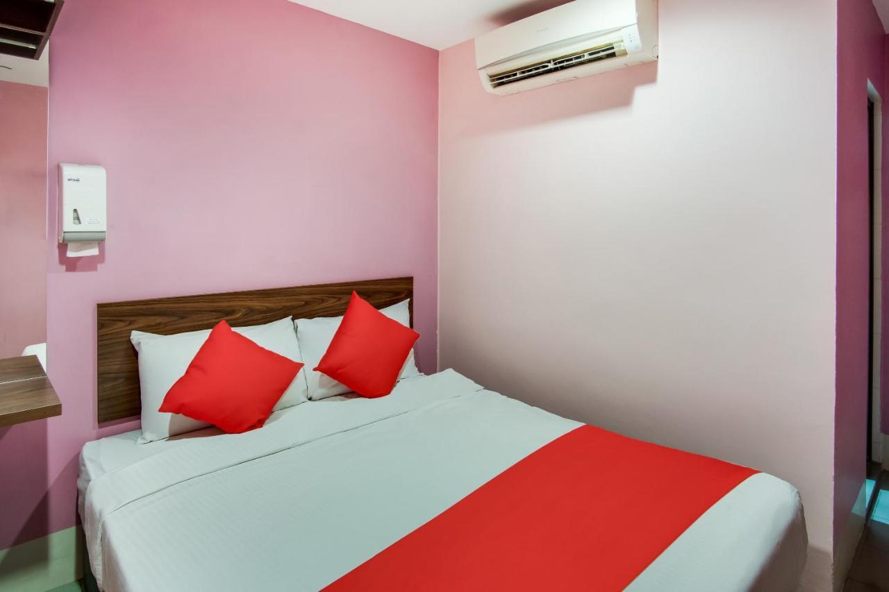 Oyo 89480 Dream House Hotel Skudai Exterior foto