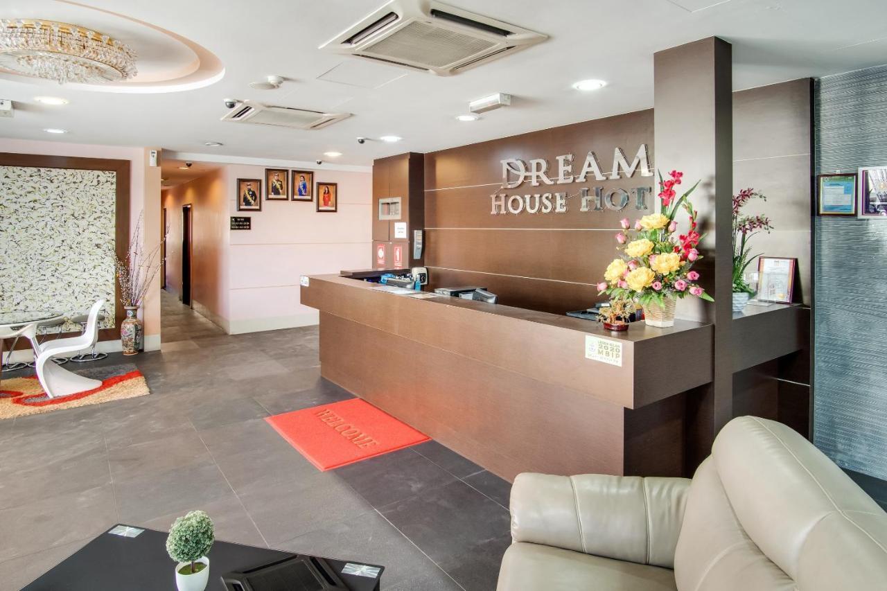 Oyo 89480 Dream House Hotel Skudai Exterior foto